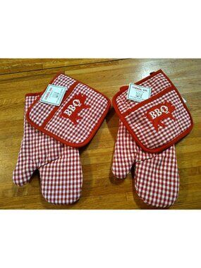 Gingham red pattern cotton homeware oven mitts and pot holders with pockets set